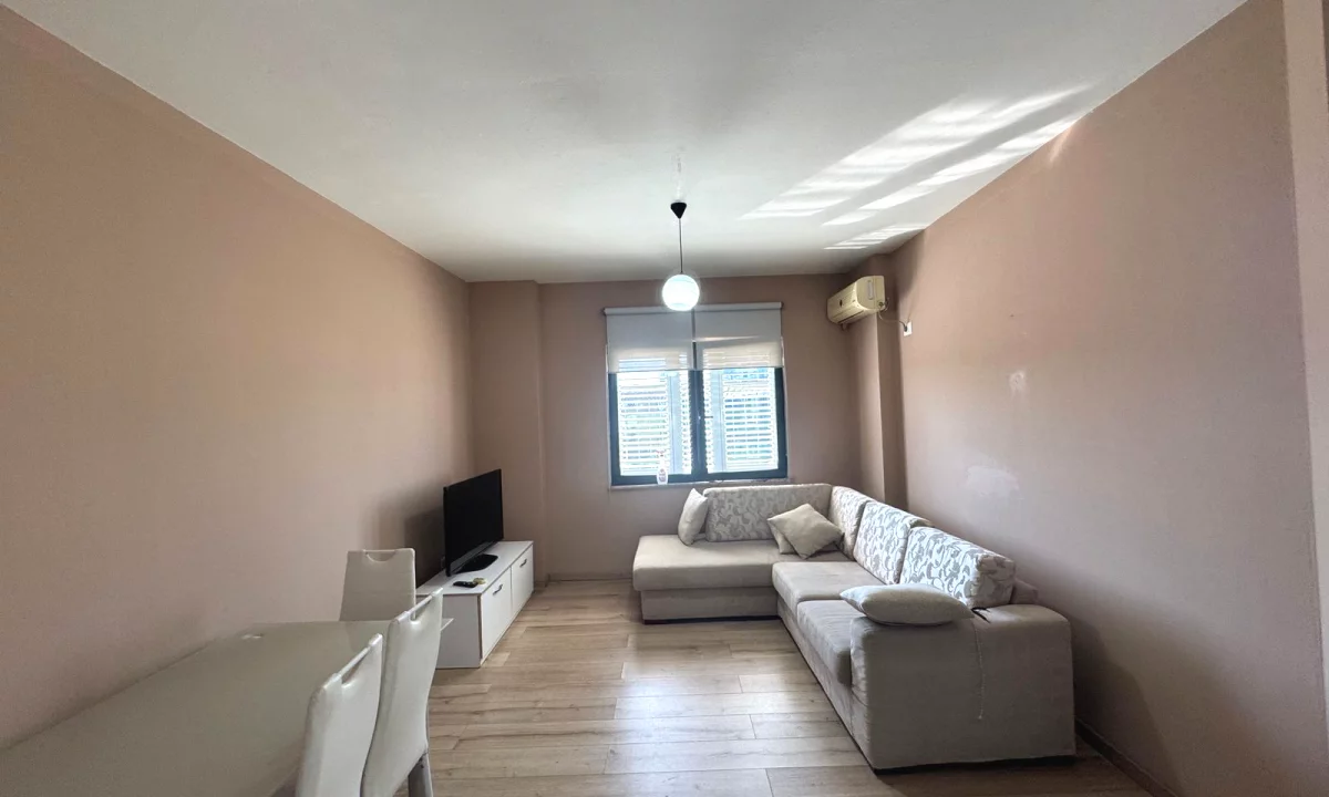Shtepi me qera Apartament ne Tirane, 1+1, Mobilimi E mobiluar, Pagesa 500  Euro.