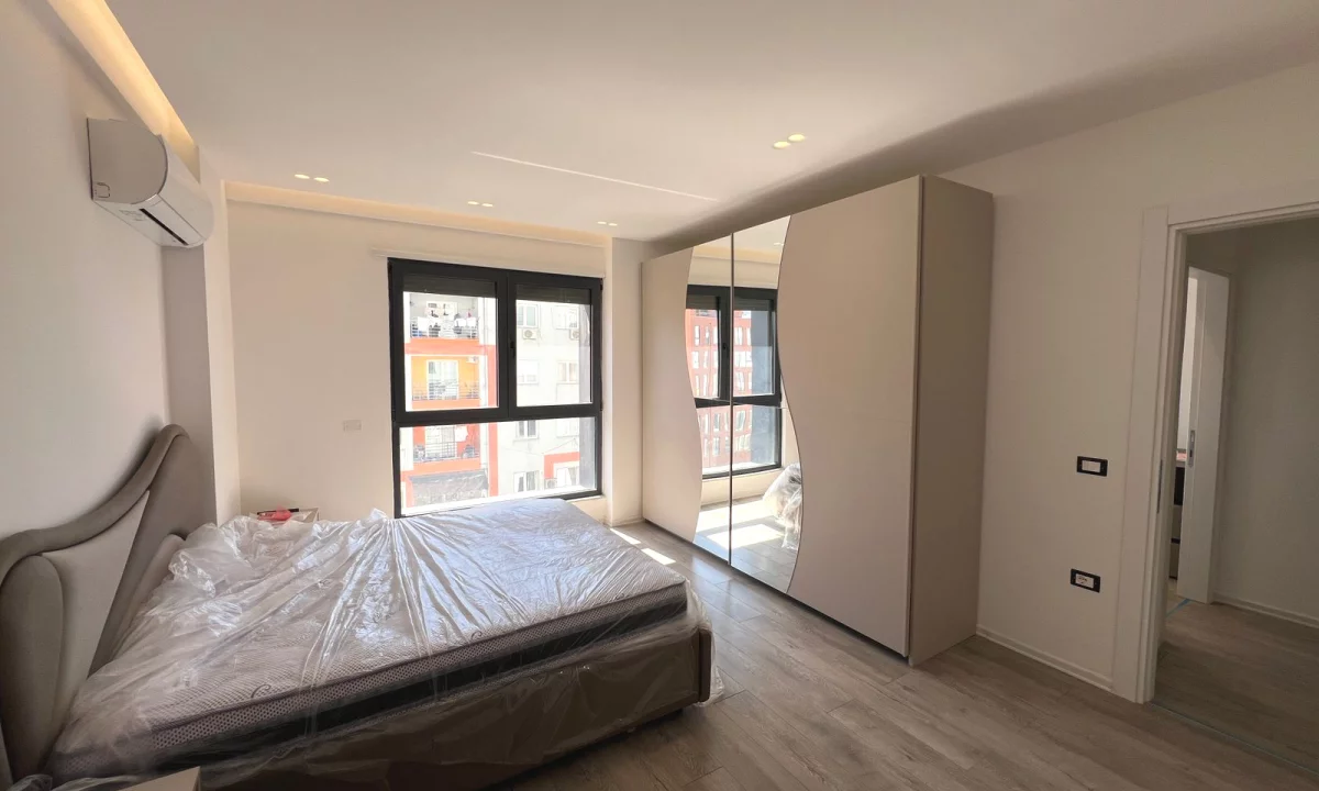 Shtepi ne shitje Apartament ne Tirane, 2+1, Mobilimi E mobiluar, Pagesa 250,000  Euro.