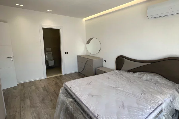 Shtepi ne shitje Apartament ne Tirane, 2+1, Mobilimi E mobiluar, Pagesa 250,000  Euro.