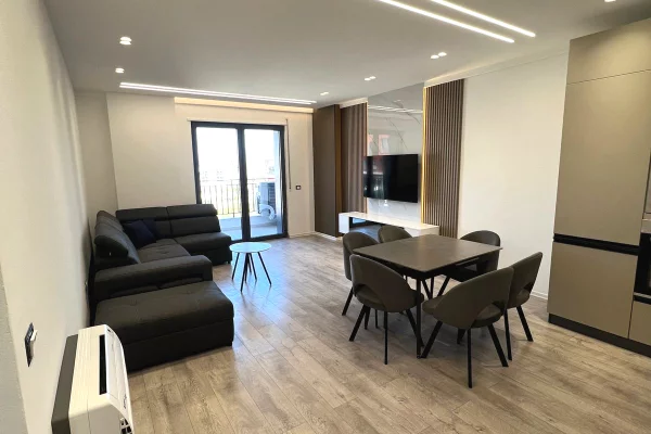 Shtepi ne shitje Apartament ne Tirane, 2+1, Mobilimi E mobiluar, Pagesa 250,000  Euro.