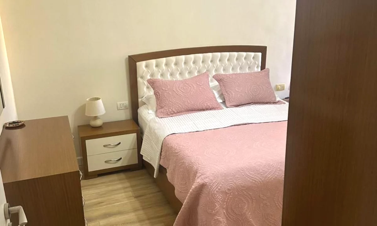 Shtepi me qera Apartament ne Tirane, 2+1, Mobilimi E mobiluar, Pagesa 700  Euro.