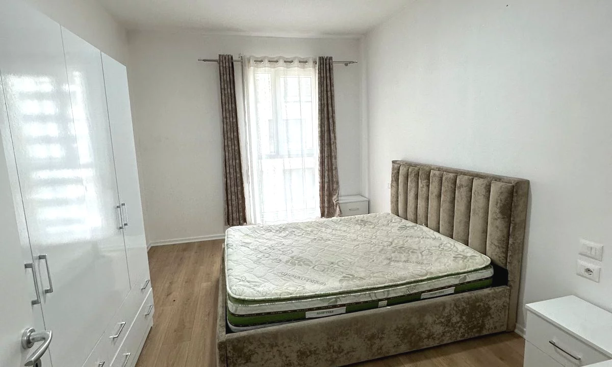 Shtepi me qera Apartament ne Tirane, 1+1, Mobilimi E mobiluar, Pagesa 500  Euro.