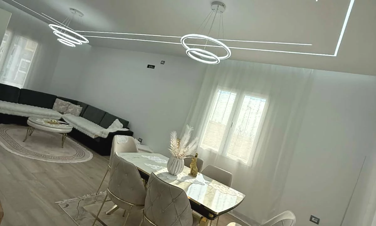 Shtepi me qera Shtepi Private ne Tirane, 3+1, Mobilimi E mobiluar, Pagesa 65,000  Leke.