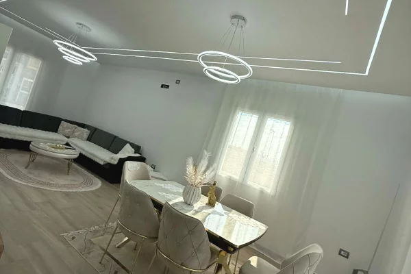 Jepet me qera shtepi private 2 kateshe tek Rruga e Luleve, Shkoze !