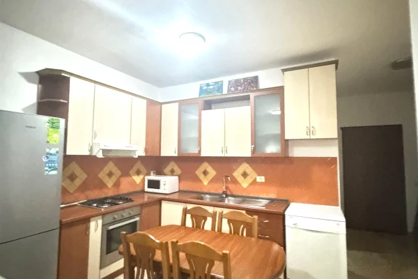 Shtepi me qera 2+1 ne Tirane - 650 Euro