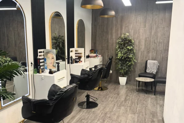 Ambient biznesi me qera 3+1 ne Tirane - 75,000 Leke