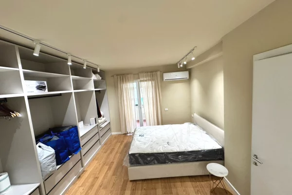Shtepi me qera Apartament ne Tirane, 2+1, Mobilimi E mobiluar, Pagesa 1,000  Euro.
