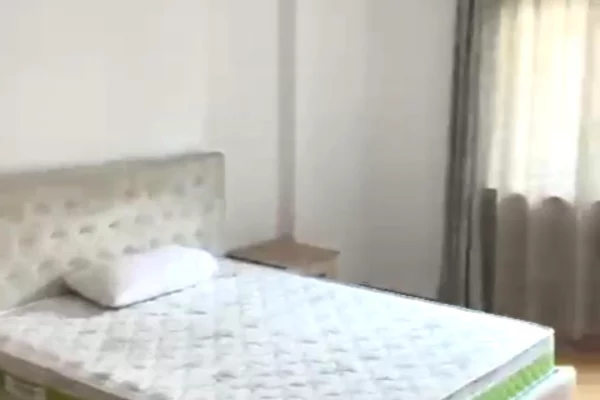 Shtepi me qera Apartament ne Tirane, 2+1, Mobilimi E mobiluar, Pagesa 60,000  Leke.