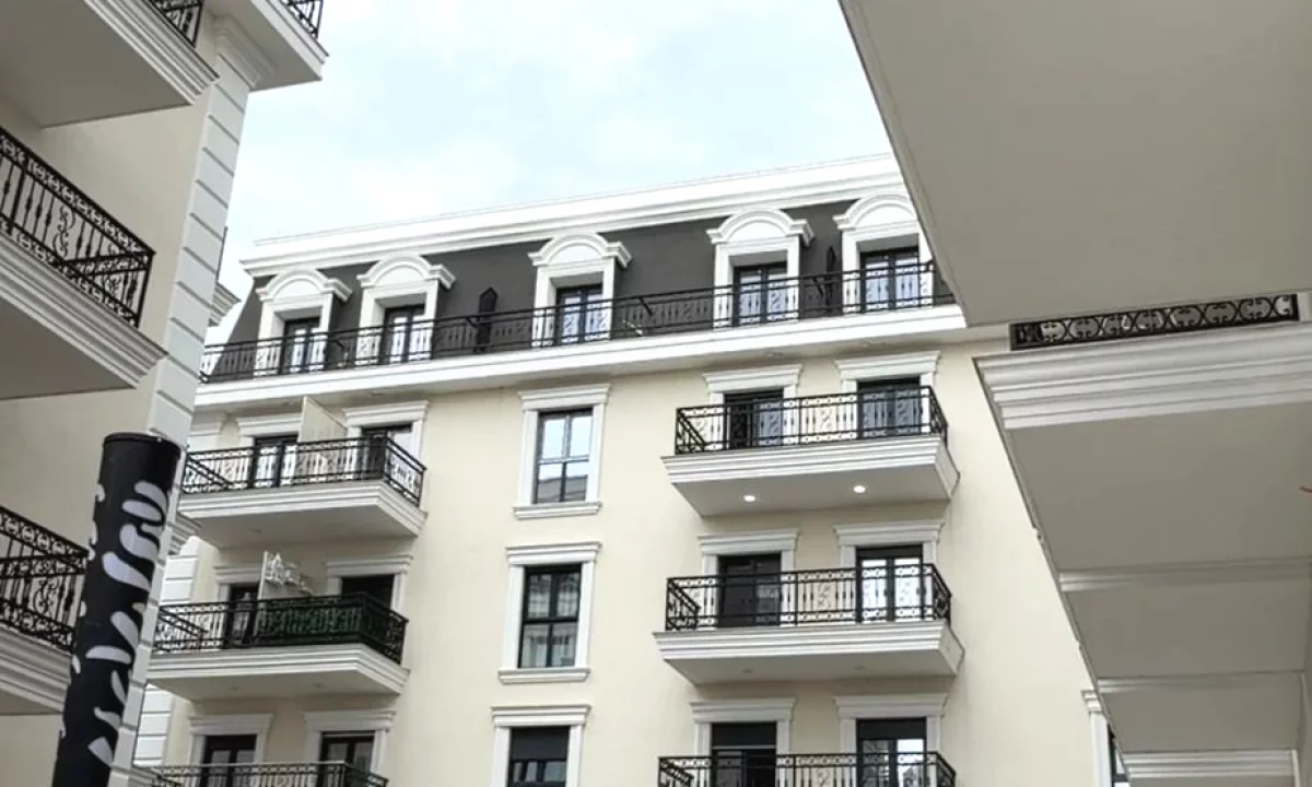 Shtepi ne shitje Apartament ne Tirane, Garsoniere, Mobilimi Bosh, pa mobiluar, Pagesa 82,000  Euro.