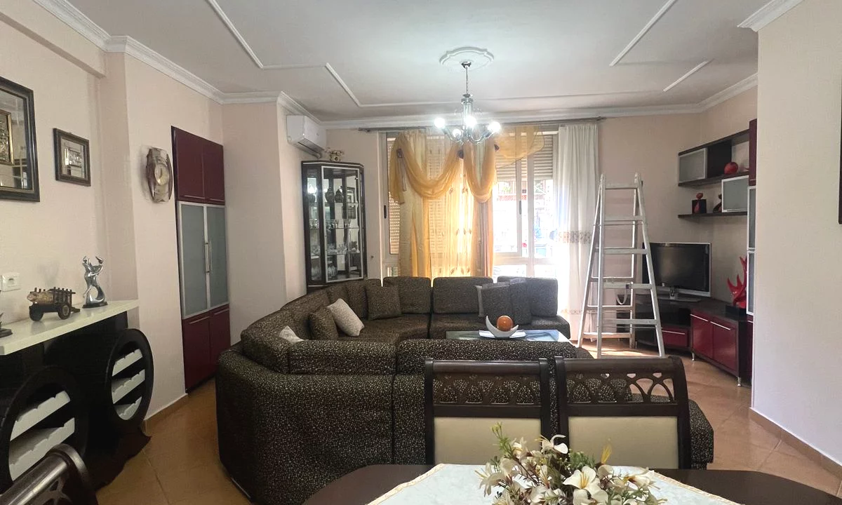 Shtepi me qera Apartament ne Tirane, 2+1, Mobilimi E mobiluar, Pagesa 500  Euro.