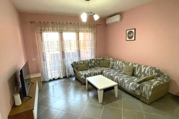 Shtepi me qera Apartament ne Tirane, 1+1, Mobilimi E mobiluar, Pagesa 50,000  Leke.