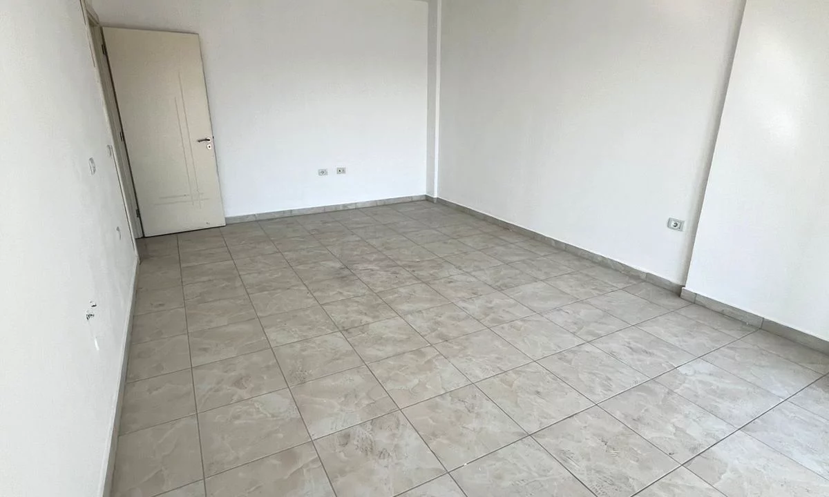 Shtepi ne shitje Apartament ne Tirane, 3+1, Mobilimi E mobiluar, Pagesa 151,450  Euro.