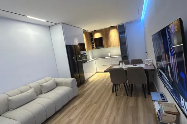 Shtepi ne shitje Apartament ne Tirane, 2+1, Mobilimi E mobiluar, Pagesa 145,000  Euro.