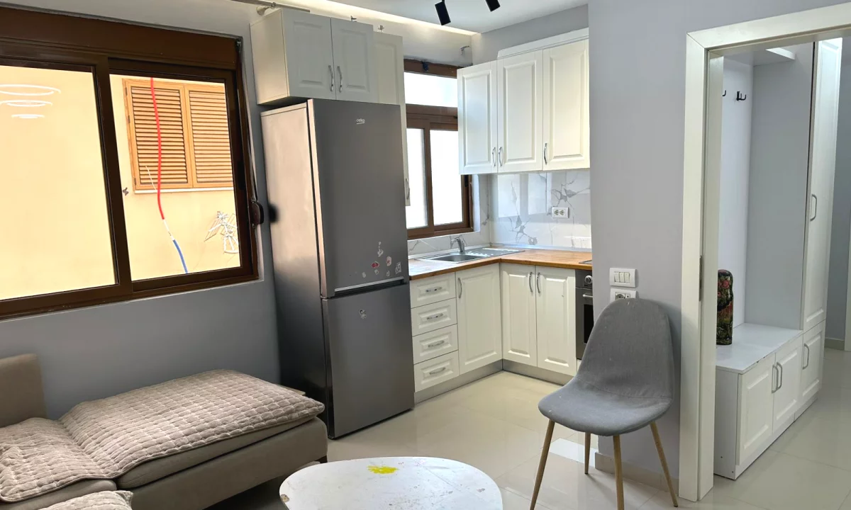 Shtepi me qera Apartament ne Tirane, 1+1, Mobilimi E mobiluar, Pagesa 50,000  Leke.