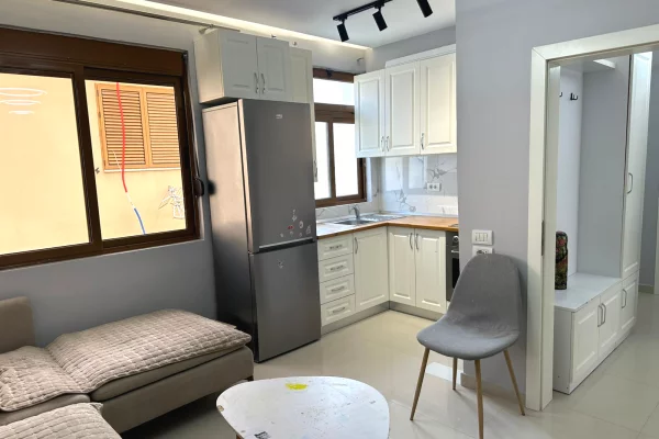 Shtepi me qera 1+1 ne Tirane - 50,000 Leke