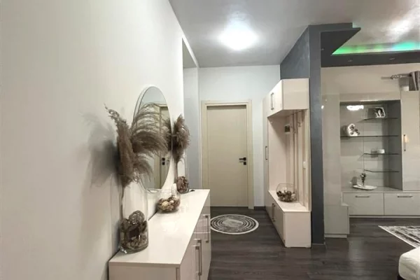 Shtepi ne shitje Apartament ne Tirane, 2+1, Mobilimi E mobiluar, Pagesa 290,000  Euro.