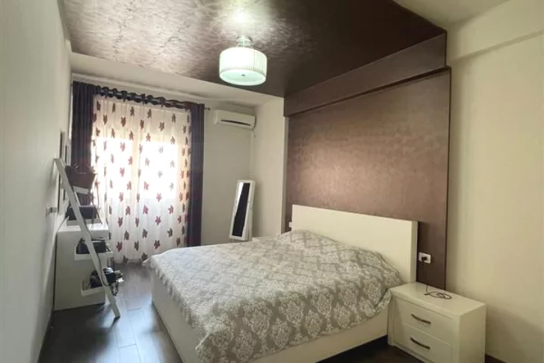 Shtepi ne shitje Apartament ne Tirane, 2+1, Mobilimi E mobiluar, Pagesa 290,000  Euro.