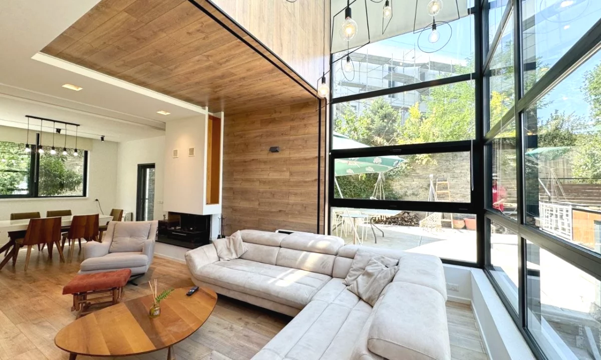 Shtepi me qera Vila Luksoze ne Tirane, 4+1, Mobilimi E mobiluar, Pagesa 3,000  Euro.