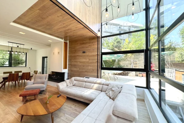 Shtepi me qera 4+1 ne Tirane - 3,000 Euro