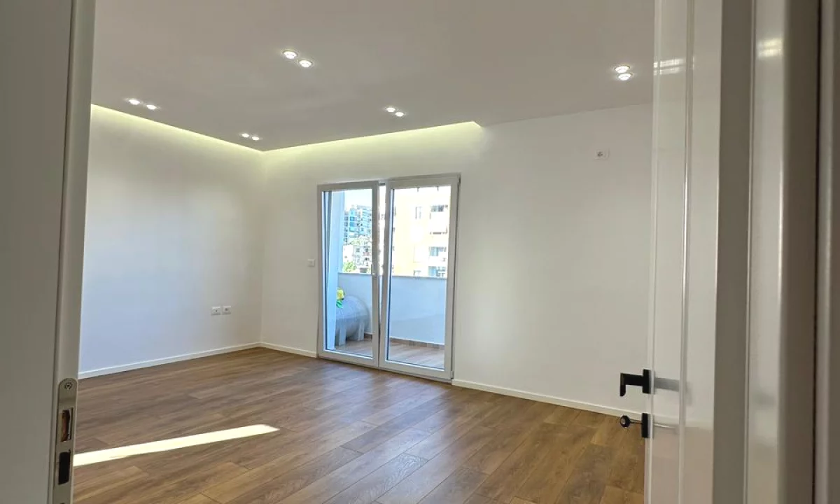Shtepi ne shitje Apartament ne Tirane, 2+1, Mobilimi E mobiluar, Pagesa 193,000  Euro.