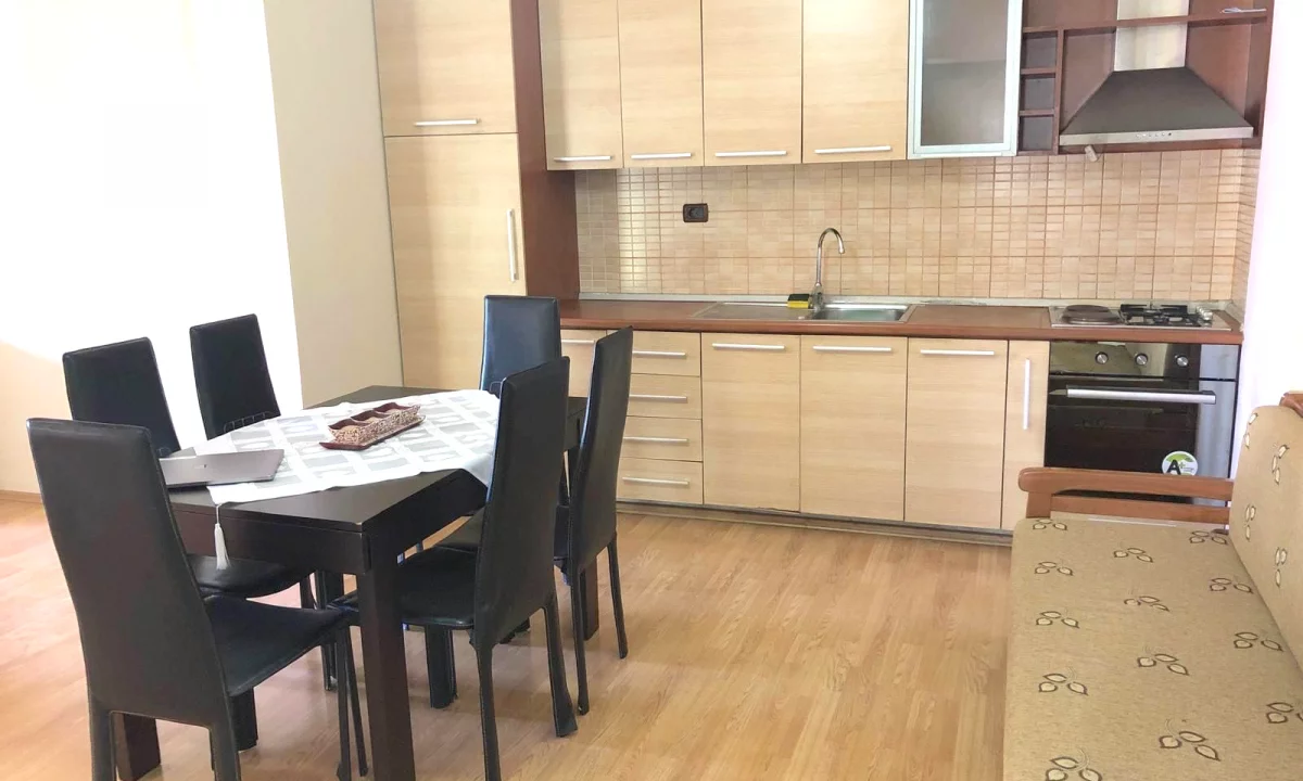 Shtepi me qera Apartament ne Tirane, 2+1, Mobilimi E mobiluar, Pagesa 400  Euro.