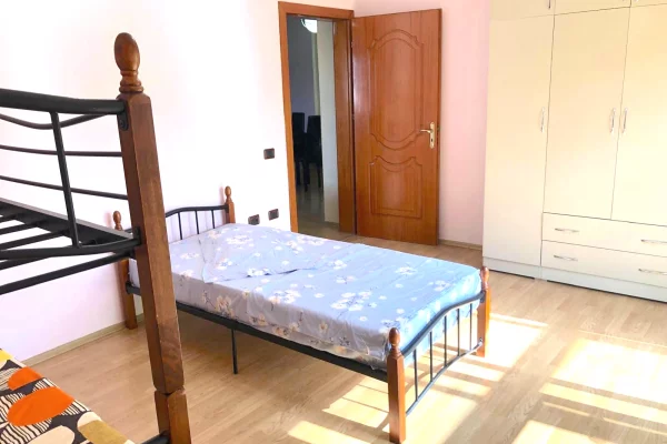 Shtepi me qera Apartament ne Tirane, 2+1, Mobilimi E mobiluar, Pagesa 400  Euro.