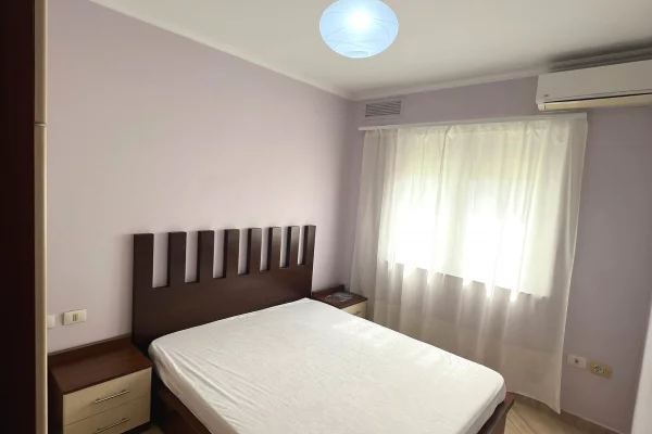 Shtepi ne shitje Apartament ne Tirane, 1+1, Mobilimi E mobiluar, Pagesa 45,000  Leke.