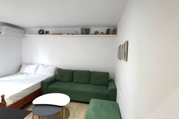 Shiten dy apartamente 1+1 tek Rr Fortuzi!