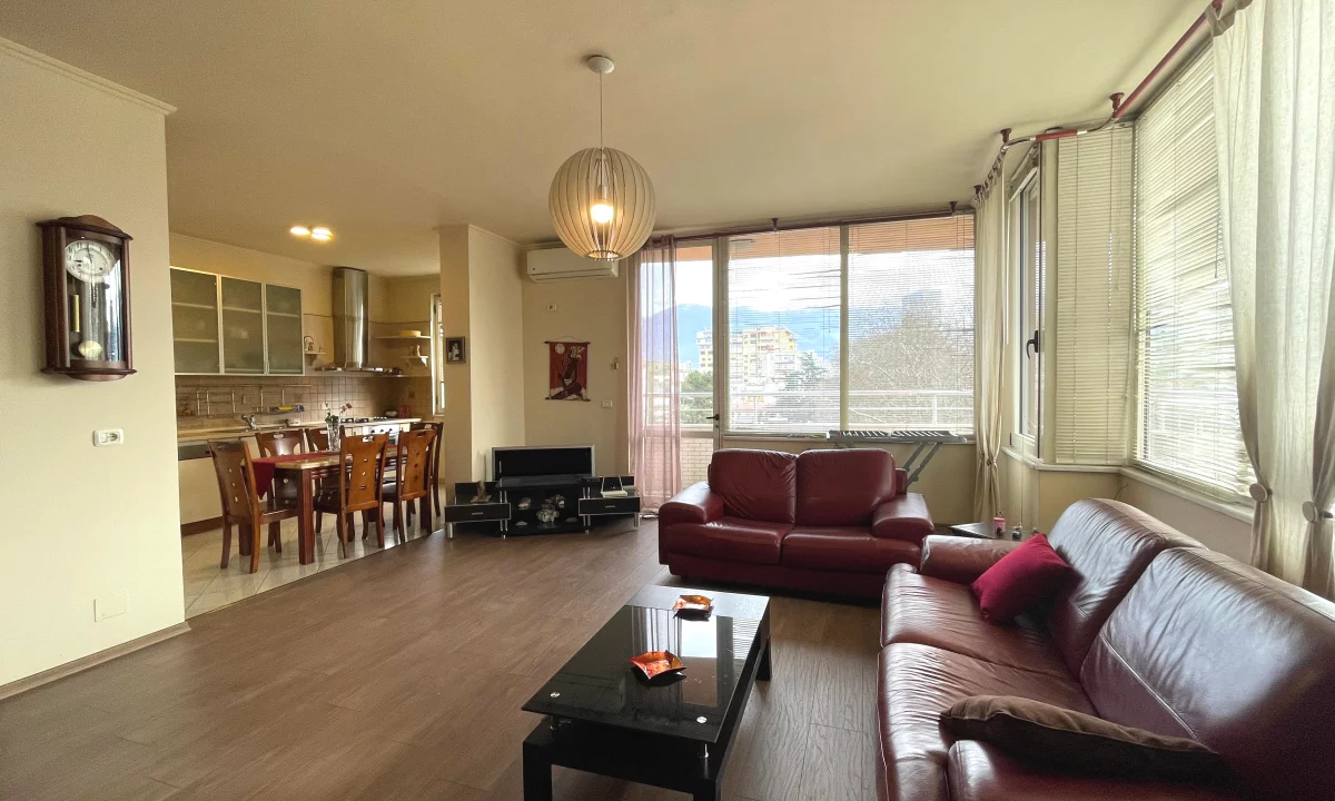 Shtepi me qera Apartament ne Tirane, 2+1, Mobilimi E mobiluar, Pagesa 85,000  Leke.