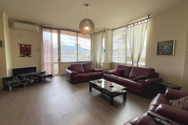 Shtepi me qera Apartament ne Tirane, 2+1, Mobilimi E mobiluar, Pagesa 85,000  Leke.