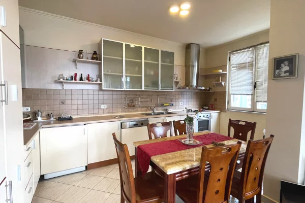 Shtepi me qera Apartament ne Tirane, 2+1, Mobilimi E mobiluar, Pagesa 85,000  Leke.