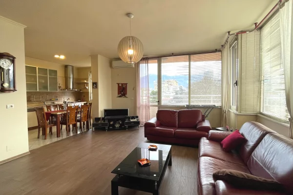 Jepet me qera apartament 2+1+2 Rruga Sami Frasheri!