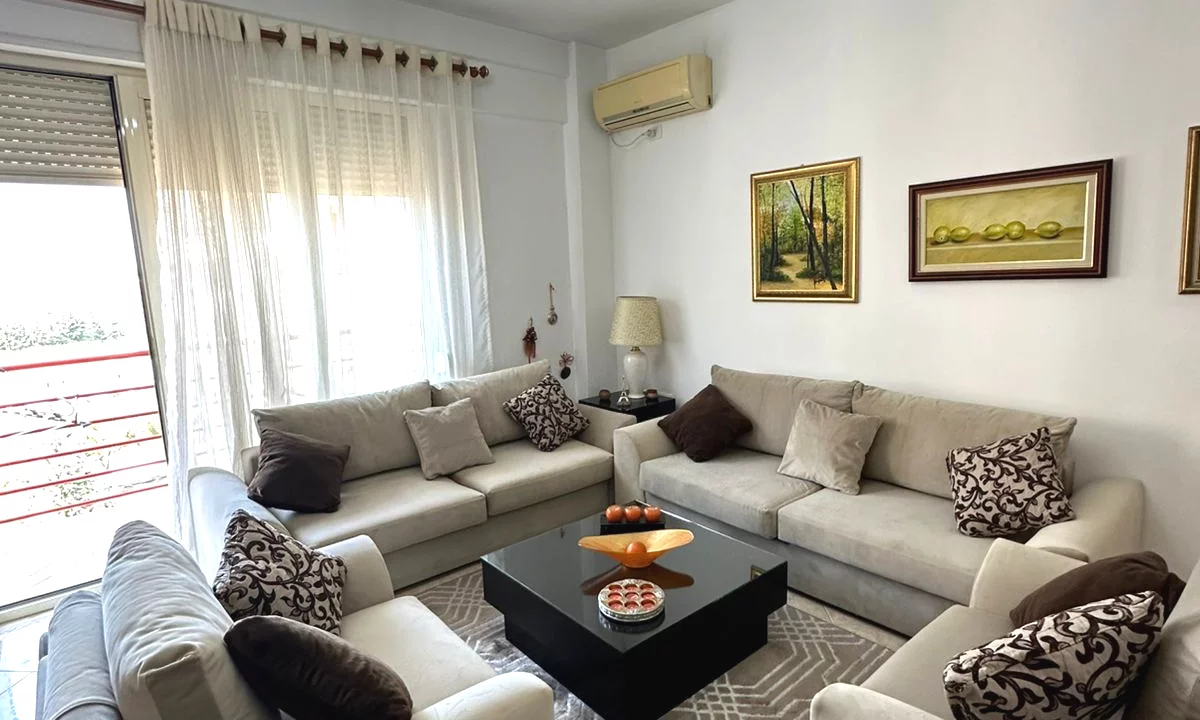 Shtepi ne shitje Apartament ne Tirane, 1+1, Mobilimi E mobiluar, Pagesa 550  Euro.
