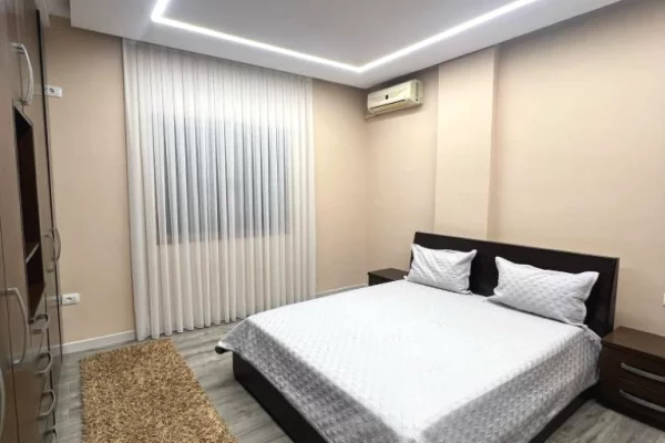 Shtepi ne shitje Apartament ne Tirane, 3+1, Mobilimi E mobiluar, Pagesa 850  Euro.