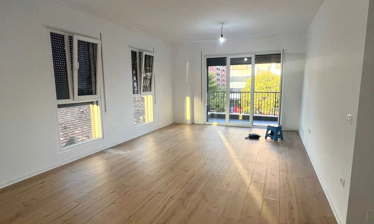 Shtepi me qera  ne Tirane, 3+1, Mobilimi , Pagesa 550  Euro.