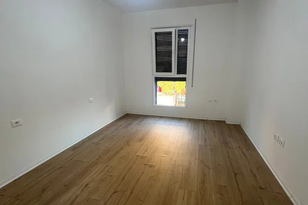 Shtepi me qera  ne Tirane, 3+1, Mobilimi , Pagesa 550  Euro.