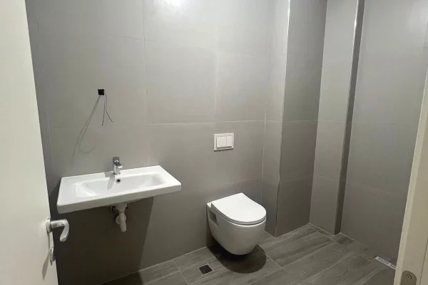 Shtepi me qera  ne Tirane, 3+1, Mobilimi , Pagesa 550  Euro.