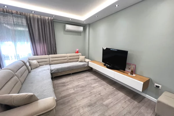 Shtepi me qera Apartament ne Tirane, 2+1, Mobilimi E mobiluar, Pagesa 800  Euro.