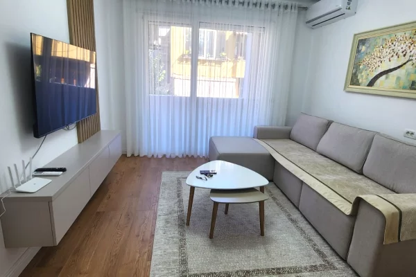 Shtepi me qera Apartament ne Tirane, 2+1, Mobilimi E mobiluar, Pagesa 700  Euro.
