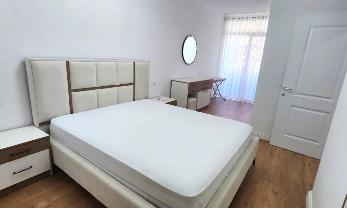 Shtepi me qera Apartament ne Tirane, 2+1, Mobilimi E mobiluar, Pagesa 700  Euro.