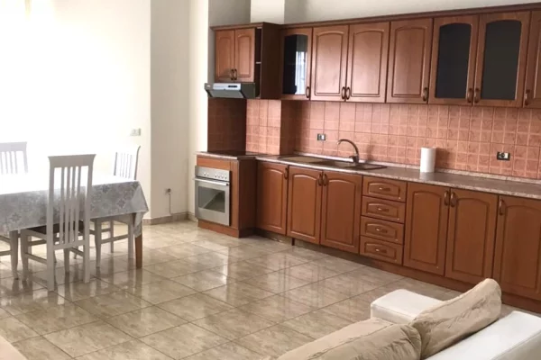 Shtepi me qera Apartament ne Tirane, 2+1, Mobilimi E mobiluar, Pagesa 550  Euro.