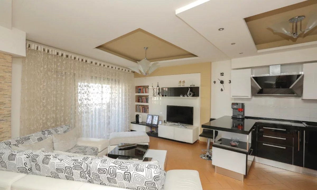 Shtepi me qera Apartament ne Tirane, 3+1, Mobilimi E mobiluar, Pagesa 750  Euro.