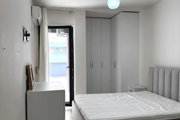 Shtepi me qera Apartament ne Tirane, 2+1, Mobilimi E mobiluar, Pagesa 1,000  Euro.