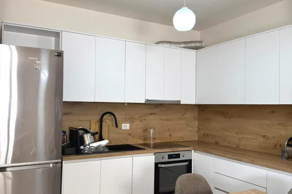 Shtepi me qera Apartament ne Tirane, 2+1, Mobilimi E mobiluar, Pagesa 1,000  Euro.