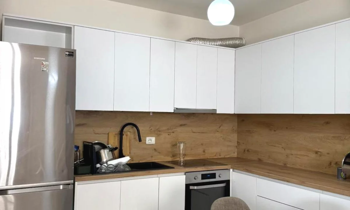 Shtepi me qera Apartament ne Tirane, 2+1, Mobilimi E mobiluar, Pagesa 1,000  Euro.