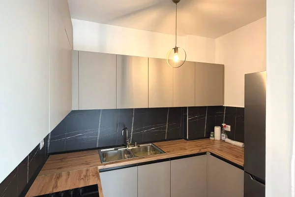 Shtepi me qera Apartament ne Tirane, 2+1, Mobilimi E mobiluar, Pagesa 700  Euro.