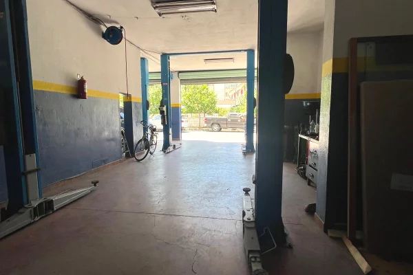 Jepet me qera  ambjent biznesi  tek Rruga Hysni Gerbollli, Zogu I Zi!