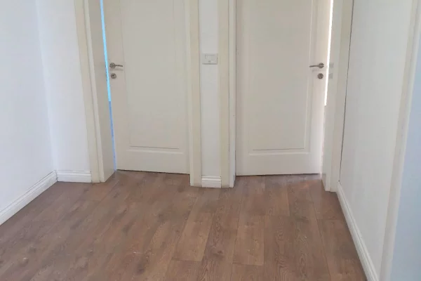 Shtepi me qera Apartament ne Tirane, 2+1, Mobilimi Pjeserisht e mobiluar, Pagesa 750  Euro.