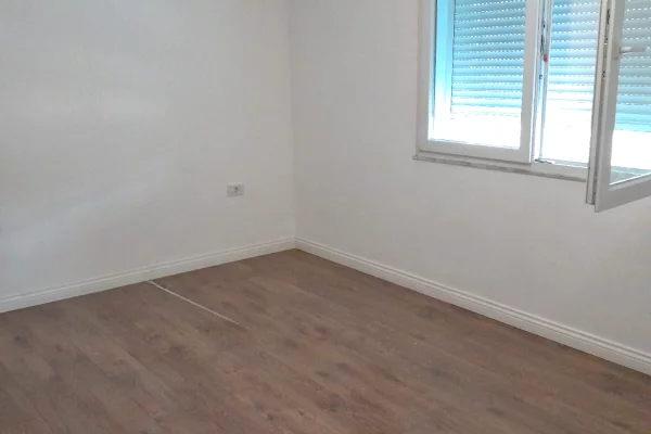 Jepet apartament 2+1 Tek Mine Peza , 100m nga kafe Flora  !