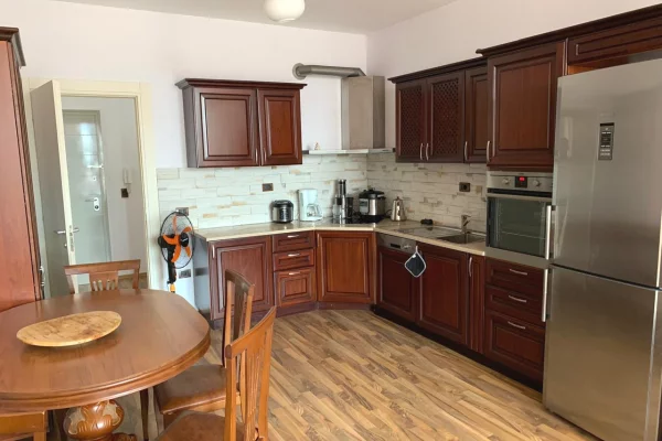Shtepi me qera Apartament ne Elbasan, 2+1, Mobilimi E mobiluar, Pagesa 400  Euro.
